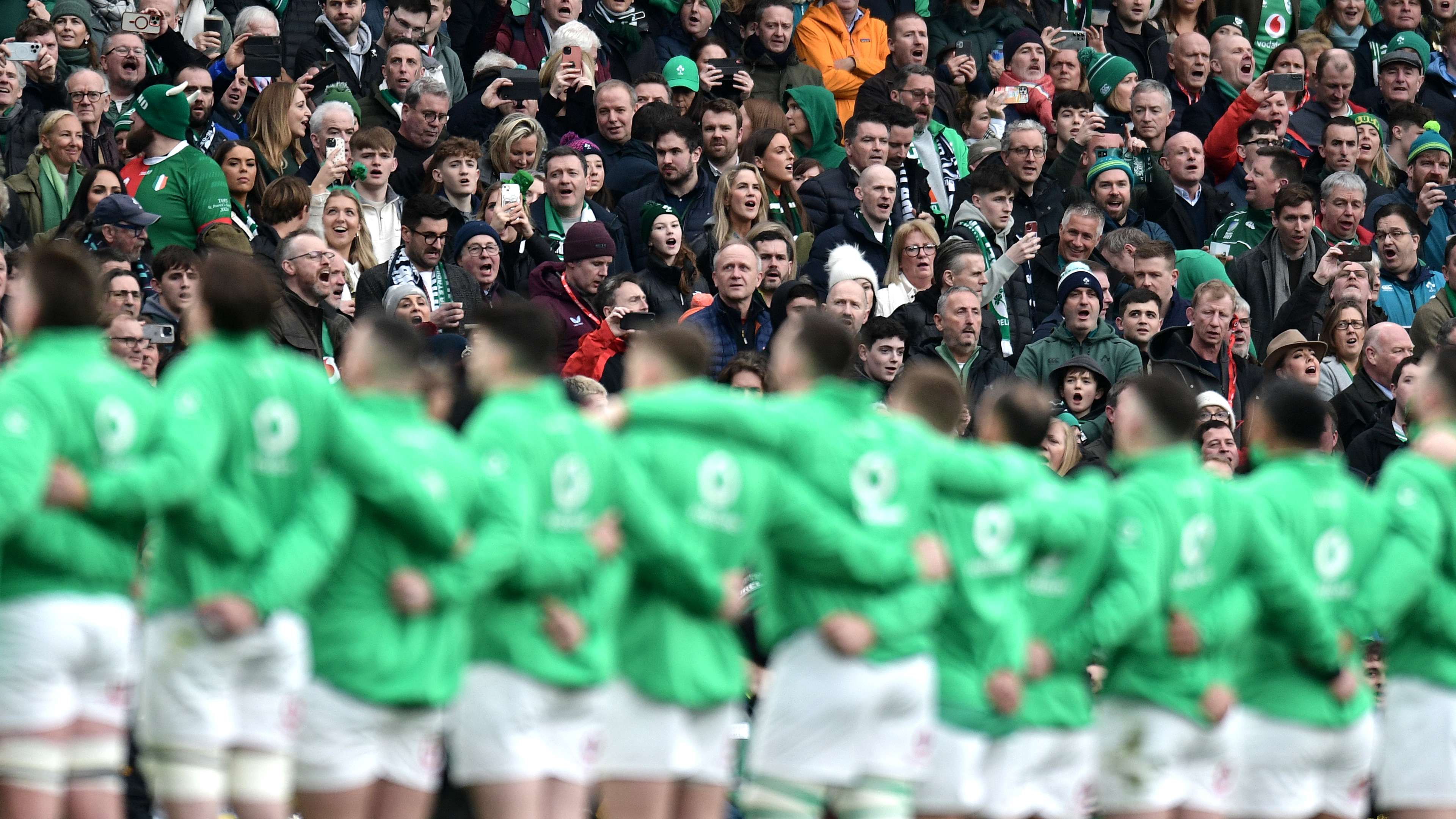 缺席至少 缺席至少